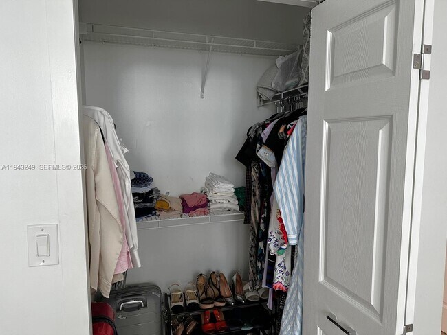 Building Photo - 2000 N Bayshore Dr