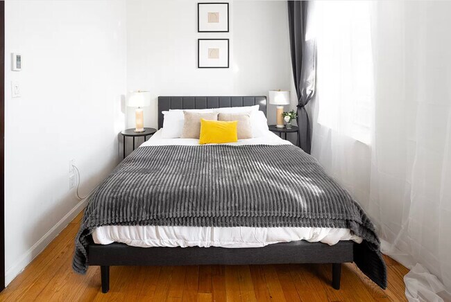 Building Photo - 21 W 106th St