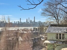 Building Photo - 9 Old Wood Rd