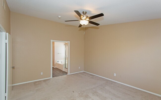 Building Photo - Large 4 Bedroom, 2.5 Bath Home with Large 3 Car Garage!!