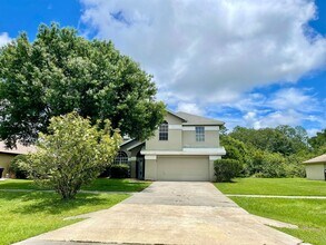 Building Photo - LARGE AND SPACIOUS 4/3 HOME IN WEDGEFIELD GOLF COURSE COMMUNITY