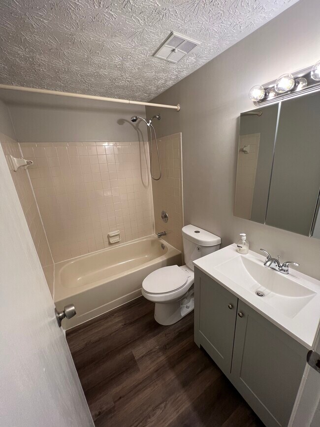 Private bathroom - 15518 N Nemo Ct