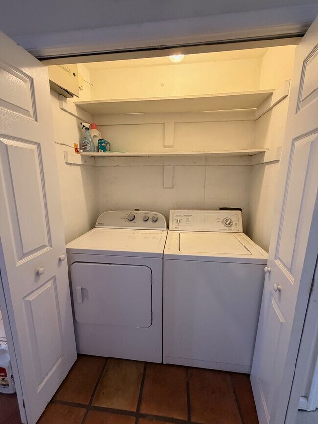 Building Photo - Pool + Pet Friendly + Close to FSU & TSC!