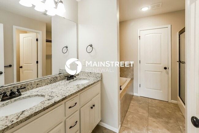 Building Photo - 4 Bedroom Pet-Friendly Home in Kansas City...