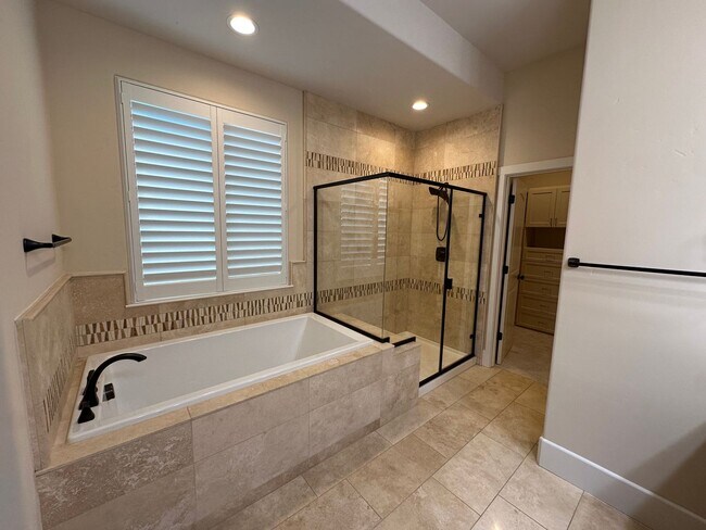 Building Photo - Stunning Lakefront River Islands Home