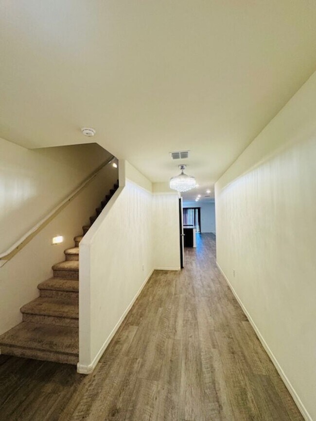 Building Photo - FALL MOVE IN SPECIAL!! Northwest/ Marana- ...