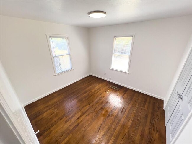 Building Photo - 2022 NW 33rd St