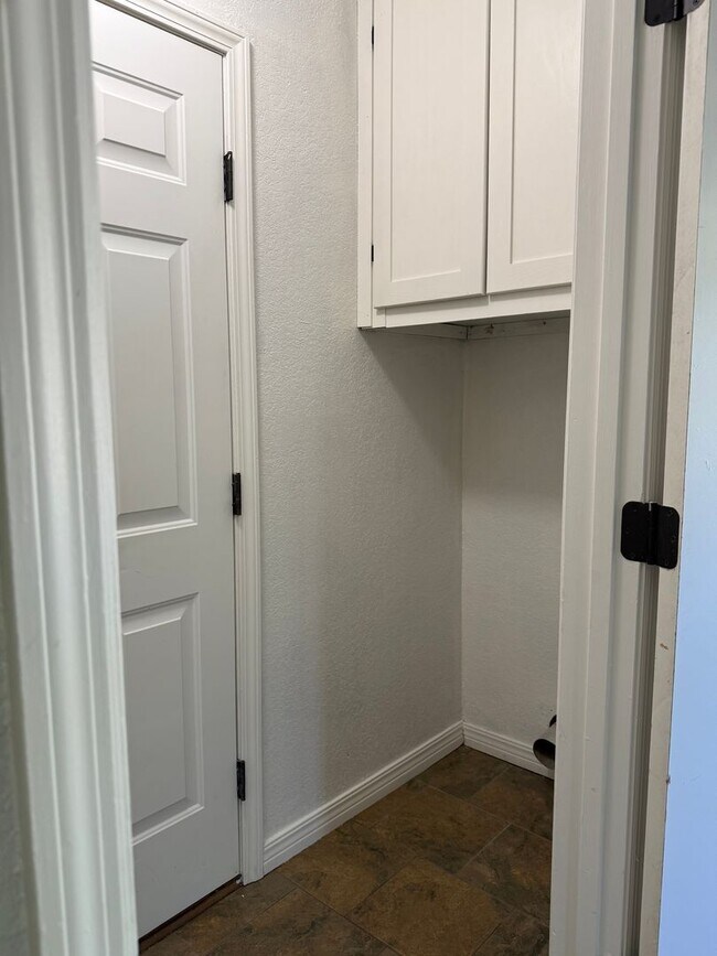 Building Photo - $1,900.00 MOVE-IN-SPECIAL