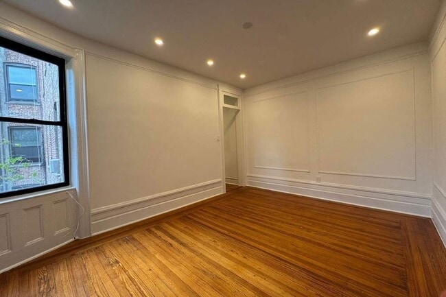 Building Photo - 31 E 127th St