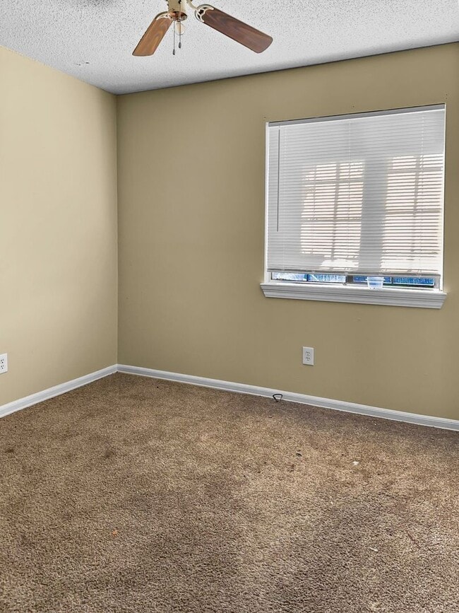 Building Photo - 276 Daffin Pl