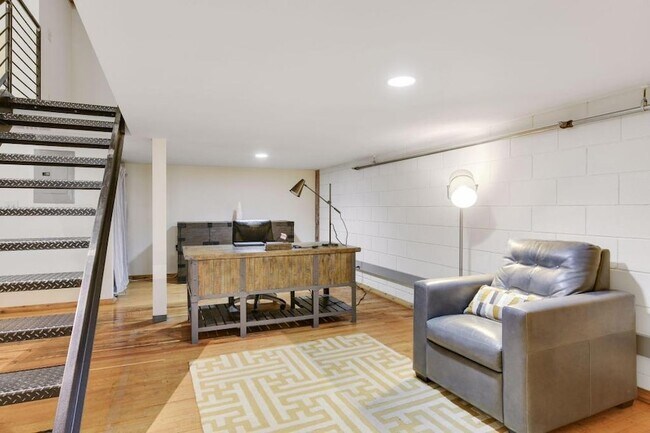 Building Photo - 801 N Washington Ave