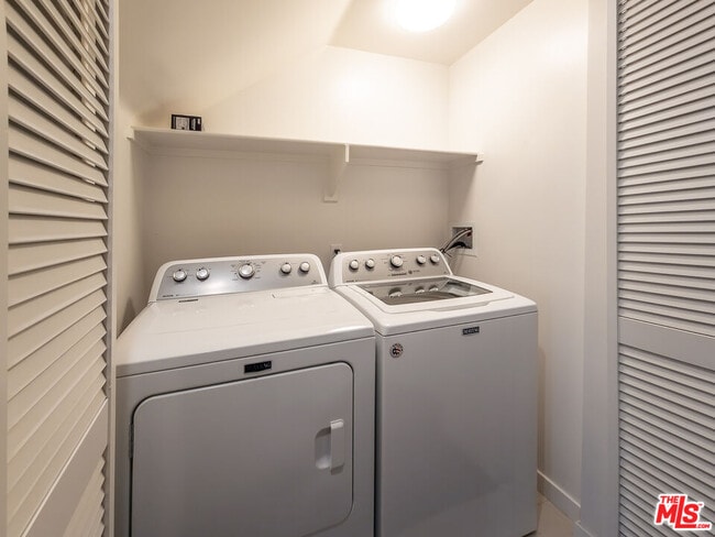 Building Photo - 2926 Rowena Ave