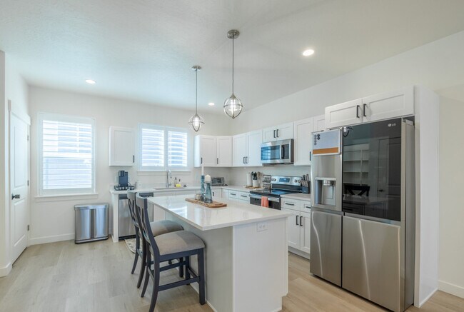 Building Photo - 408 S 680 E