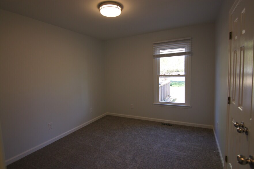 Building Photo - 8608 Manns Loop Rd