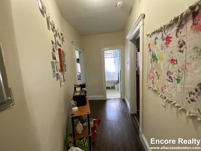 Building Photo - 55 Park Dr