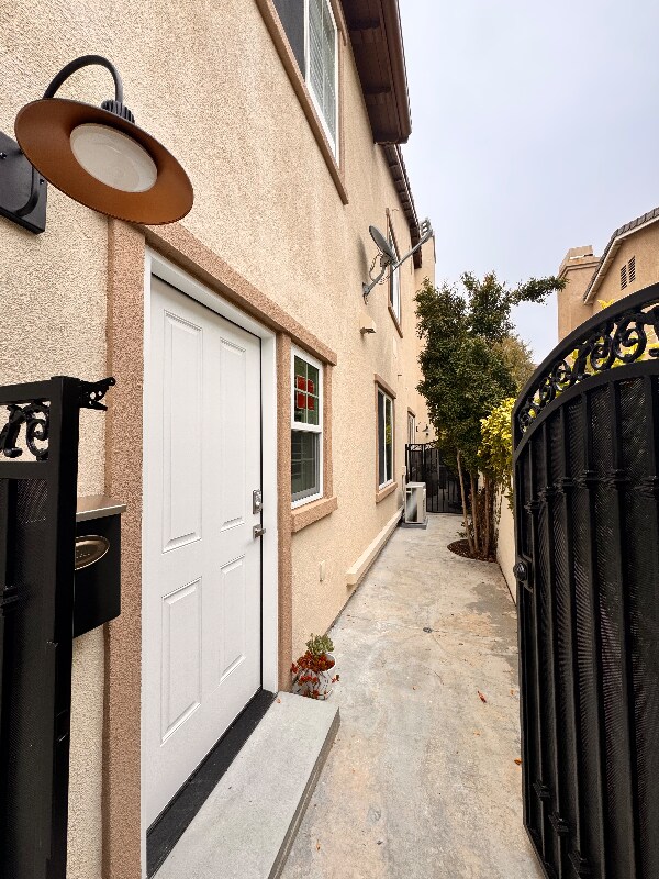 Building Photo - 41 Via Cancion