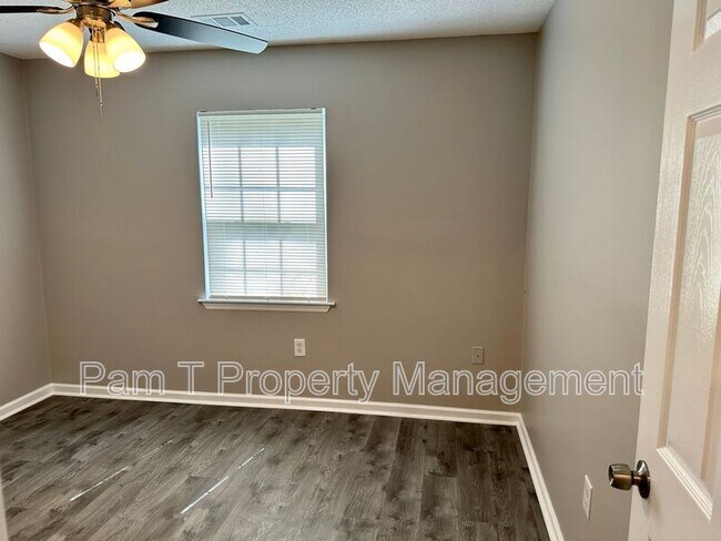 Building Photo - 2607 Bismark Ave