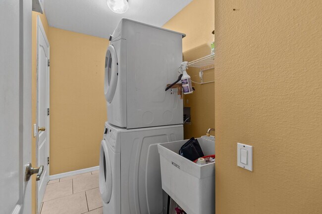 Building Photo - 1040 Bay Harbor Dr