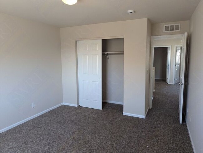 Building Photo - 4 Bedroom 2.5 Bath Townhome, Coming Soon!