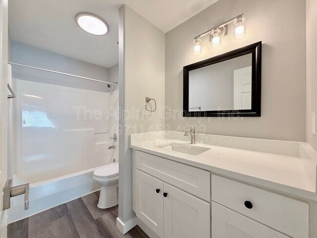 Building Photo - 5847 SW Coventry Pl