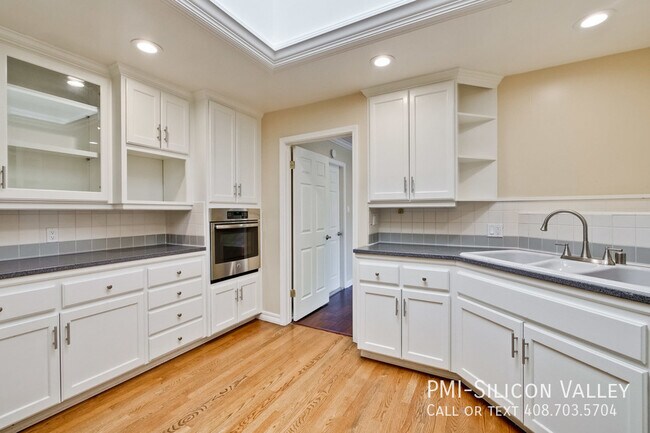 Building Photo - Amazing Cupertino Home!