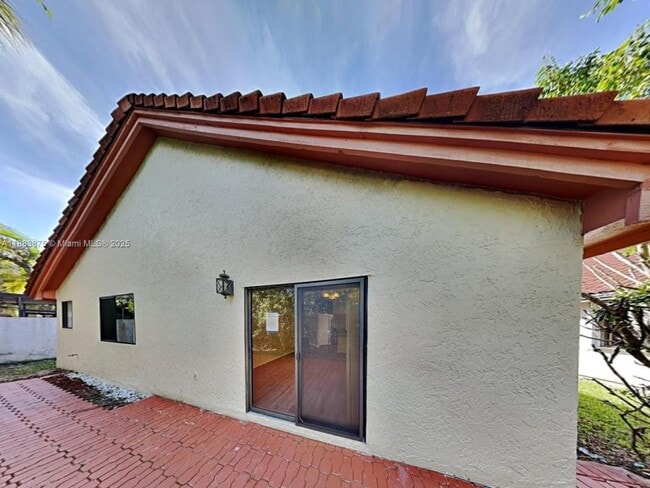 Building Photo - 512 NW 38th Terrace