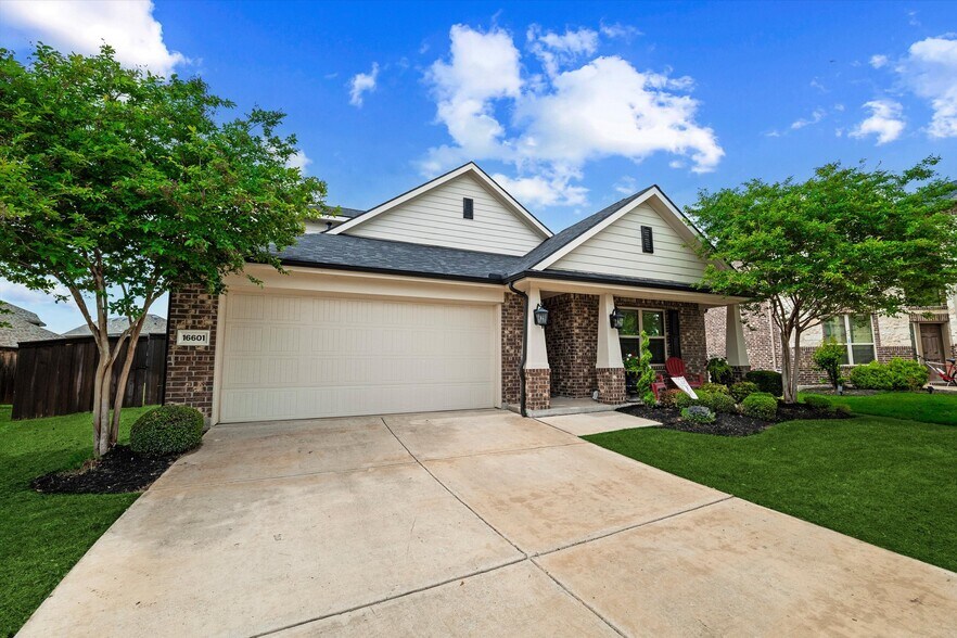 Building Photo - 16601 Lincoln Park Ln