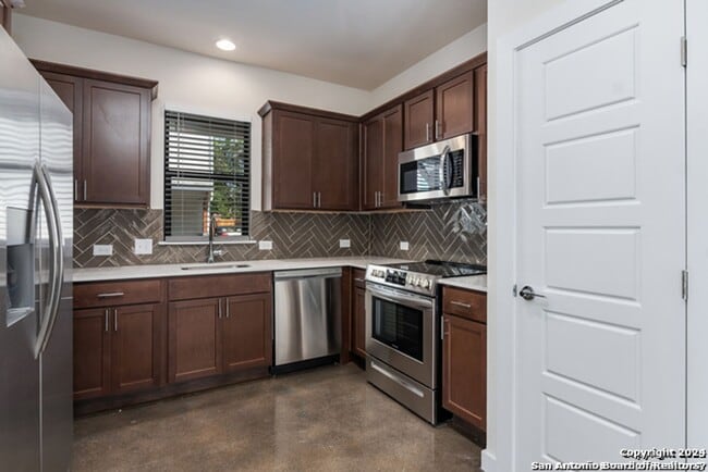 Building Photo - 211 Utah St