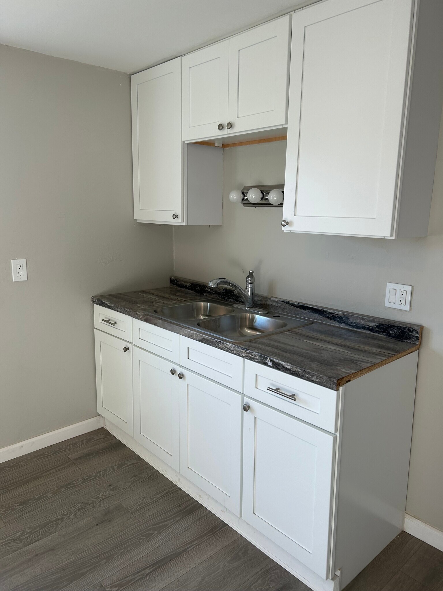 Kitchen - 35 Willow St