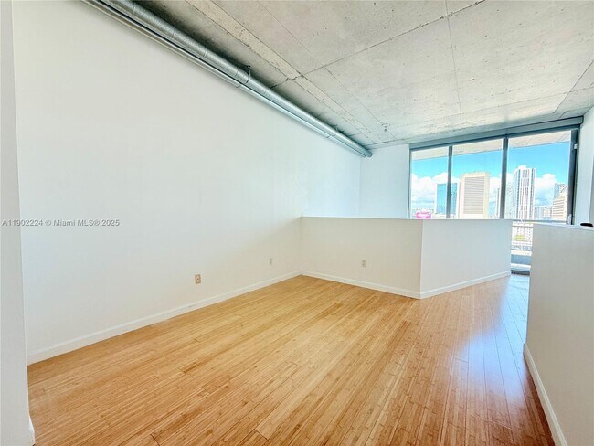 Building Photo - 690 SW 1st Ct