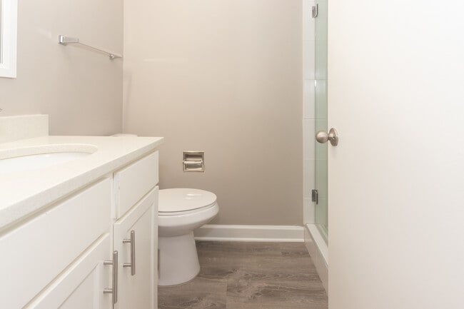 Building Photo - 4400 W Lake Ave