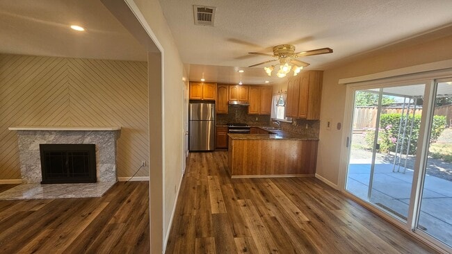 Building Photo - 8164 Cardiff Dr