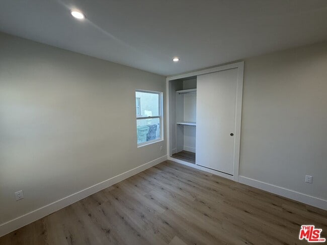 Building Photo - 1546 S Ogden Dr