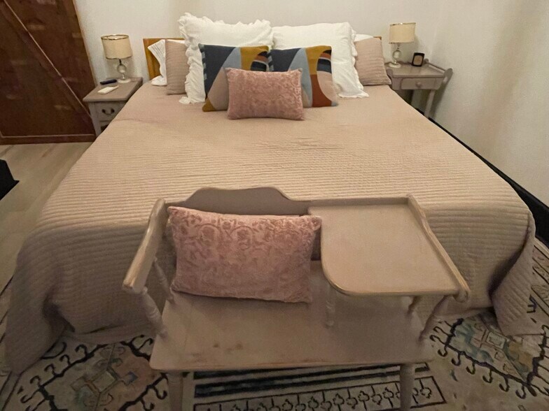 Building Photo - 719 S. Baker St.