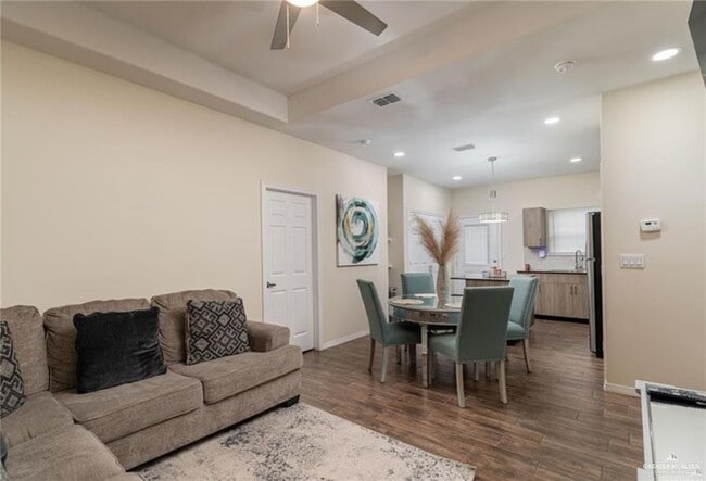 Building Photo - 10 N Hester St