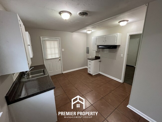 Building Photo - 2983 Cherry Rd