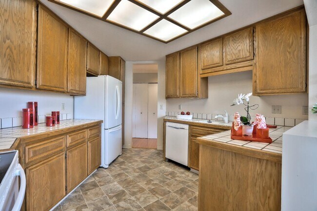 Building Photo - 530 Shorebird Cir