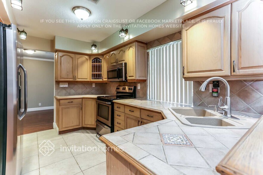 Building Photo - 7521 NW 13th Ct