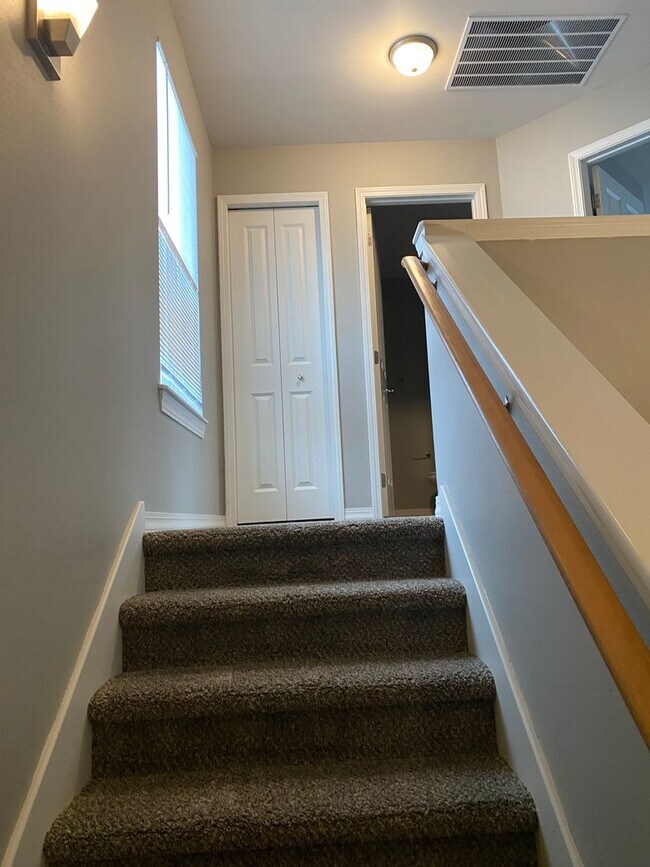 Building Photo - Moul309 (CWP)