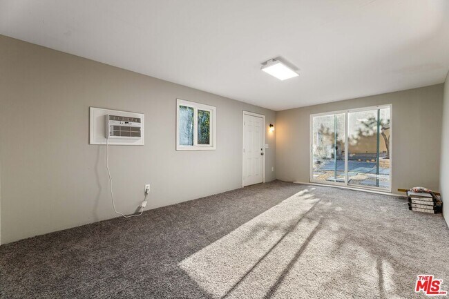 Building Photo - 1112 S Highland Ave