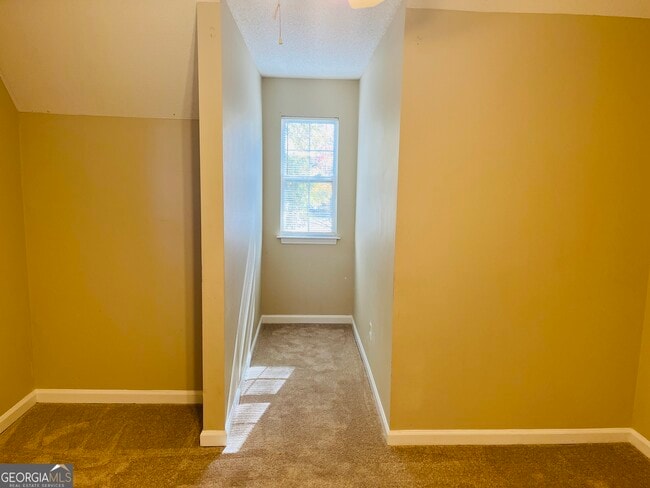 Building Photo - 129 Lost Lake Dr