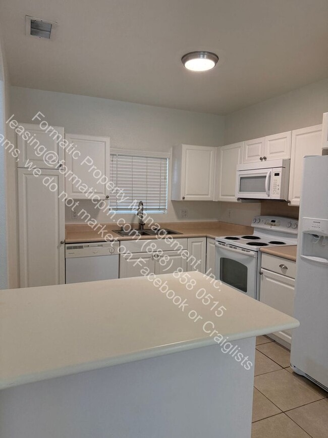Building Photo - Awesome 3 Bedroom 2.5 Bathroom Home with 2 Car Garage in Ewa Beach - Spinnaker Place!!