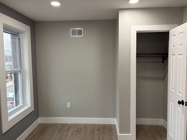 Building Photo - This Beautifully Fully Remolded 2 Bed 1 Full Bath Townhome in Stowe is Now Available