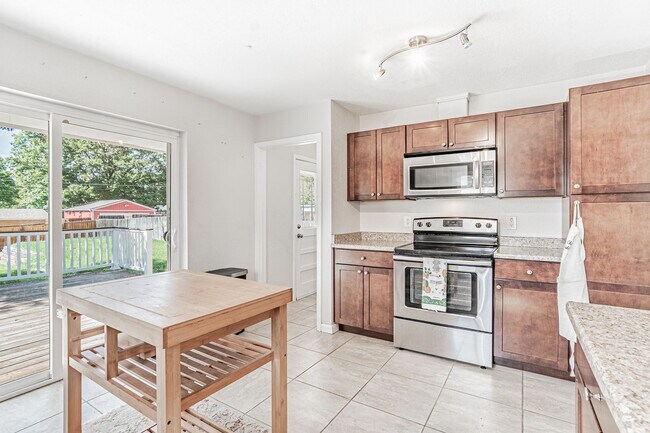 Building Photo - Exceptional 4-Bed, 2-Bath Home in Englewoo...