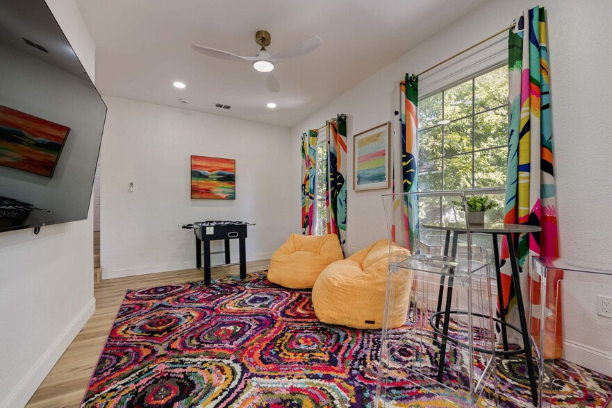 Building Photo - 5624 Eastside Ave