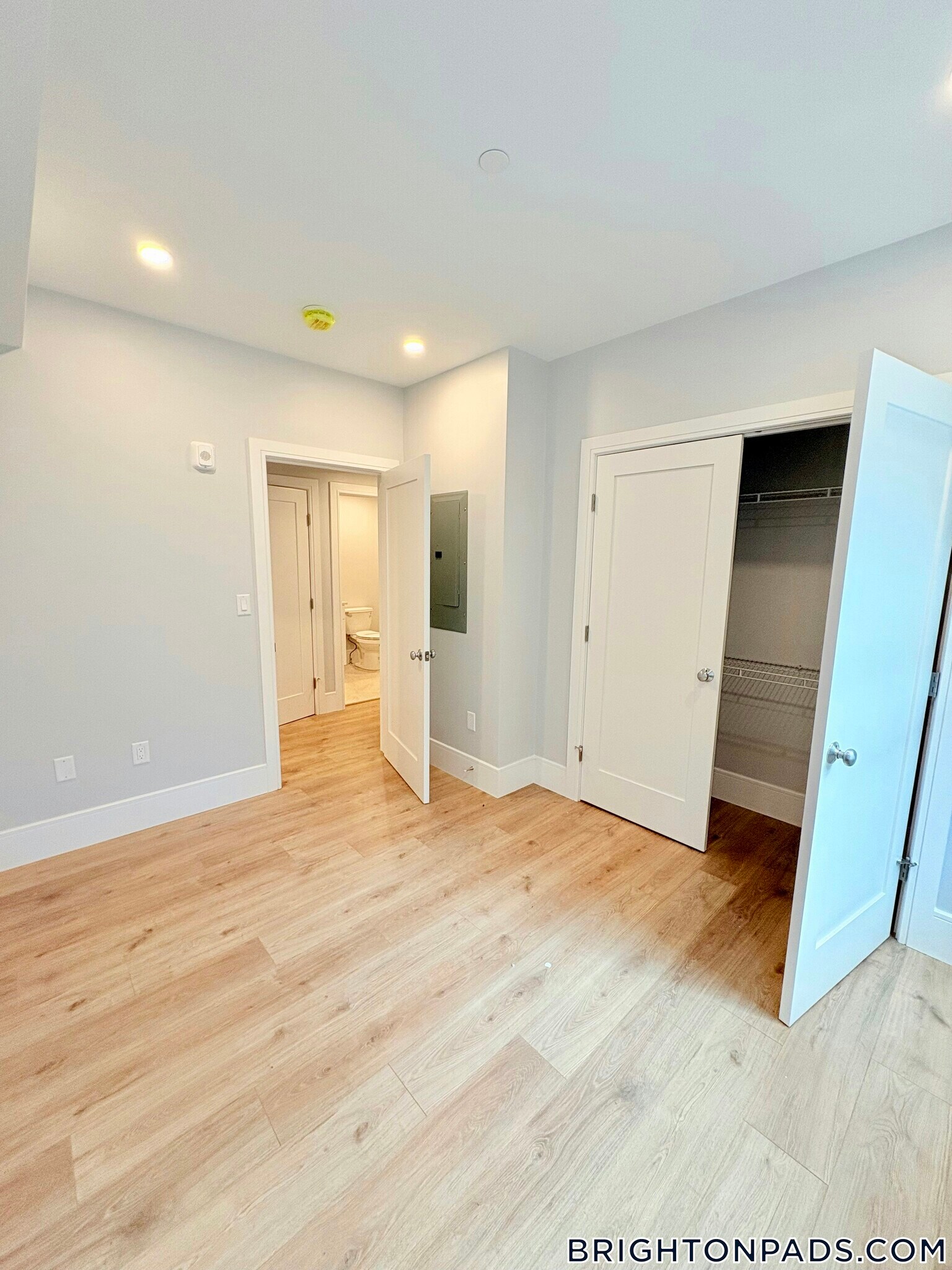 Building Photo - 124 Kenrick St