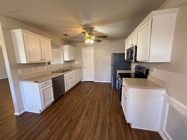 Building Photo - 4 Bedroom, 2 Bathroom House in Killeen wit...