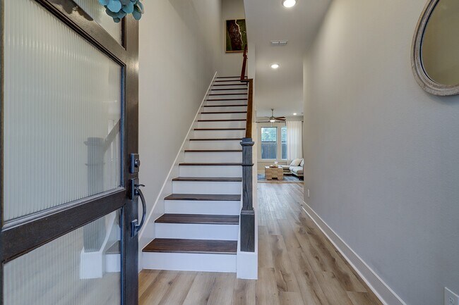 Building Photo - 10934 Brambling Wood Dr