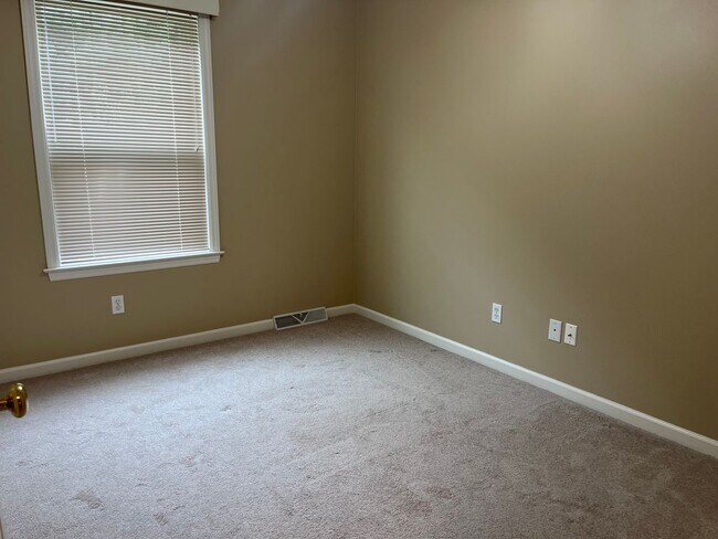 Building Photo - Beautiful 3-Bedroom Home in Penn Manor Sch...