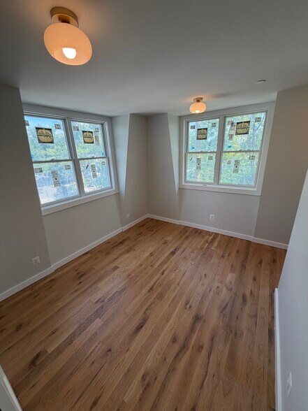 Building Photo - 525 Taylor St NW